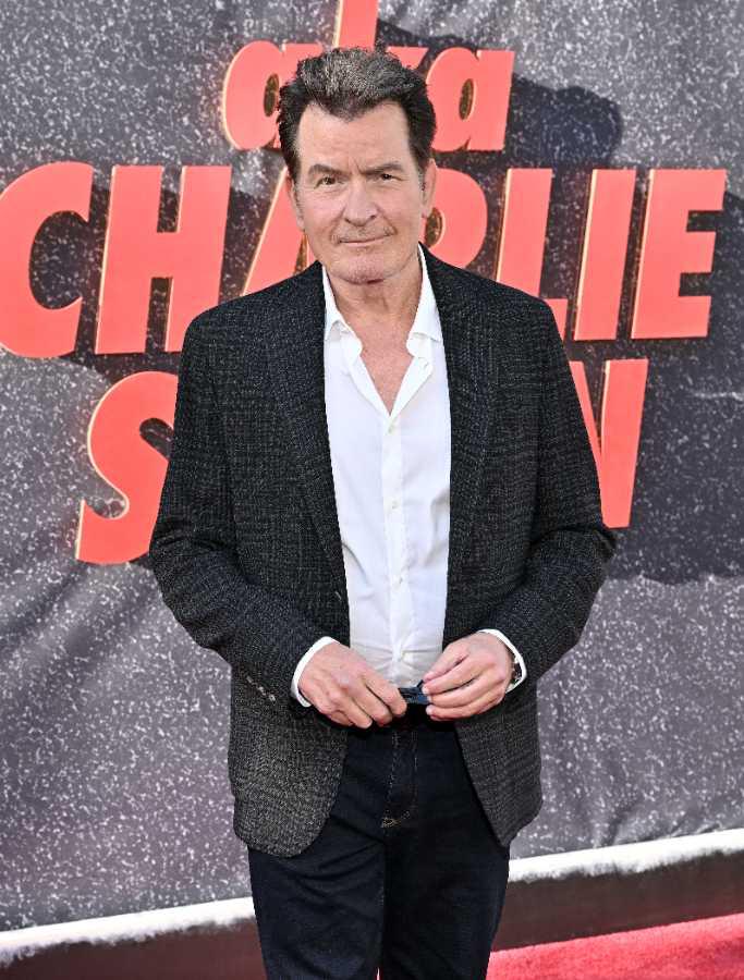 $!Charlie Sheen celebra 60 años con memorias y un documental en Netflix.