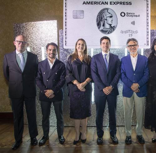 Mario Miranda, gerente de Club Rancho San Francisco; Alain Broos, vicepresidente de Desarrollo de Negocios de Banco Guayaquil; Caridad Serrano, vicepresidenta regional Banco Guayaquil; Guillermo Lasso Alcívar, presidente ejecutivo de Banco Guayaquil; Nicolay Chávez, presidente Club Rancho San Francisco; María del Carmen Nuñez, directora de Club Rancho San Francisco; y Mónica Preti, vicepresidente de Club Rancho San Francisco.