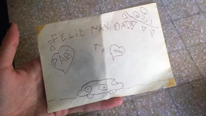 $!Padre guarda carta de su hija durante 20 años y la devuelve con un regalo inolvidable