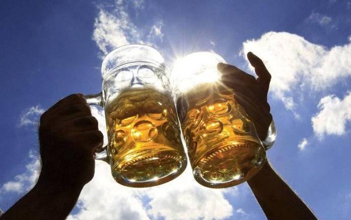 Excesivo consumo de alcohol podría causar Alzheimer, según estudio