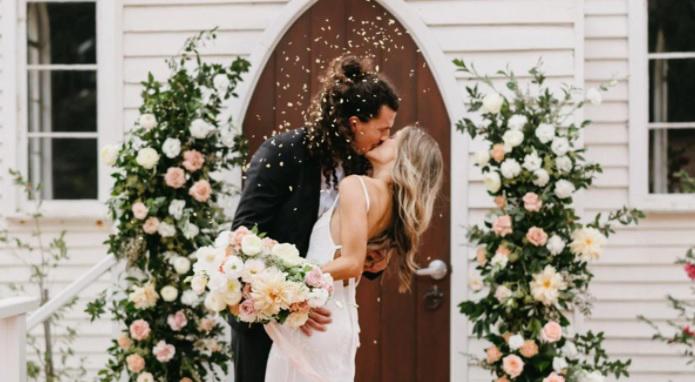 ¿Boda en puerta? Una pareja australiana logró una boda de cuentos con poco más de 1.000 dólares