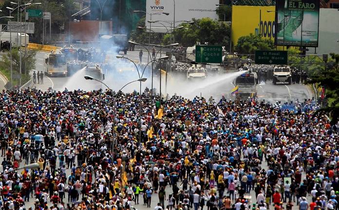 Constituyente de Maduro avanza pese a rechazo opositor