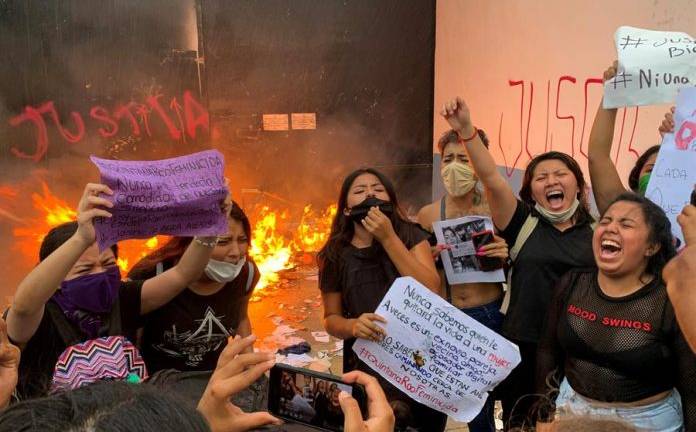 La policía de México reprime con disparos protesta feminista