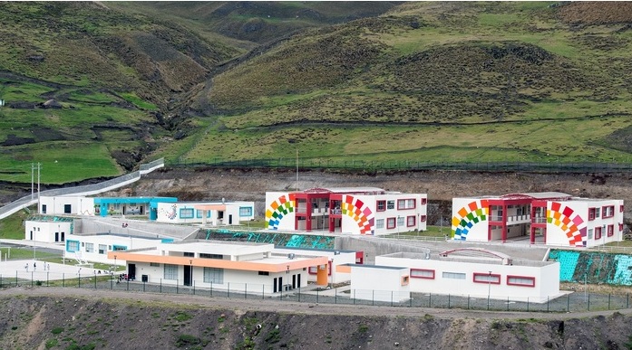 Las escuelas del milenio se quedan de año