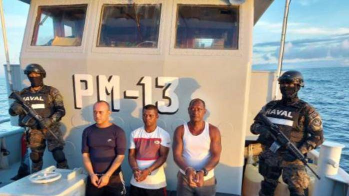 Un ecuatoriano, entre los detenidos en El Salvador, por transportar 2,2 toneladas de cocaína en semisumergible