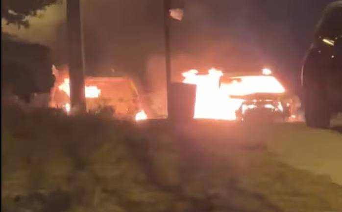 Dos vehículos se incendiaron en Bellavista, al norte de Guayaquil