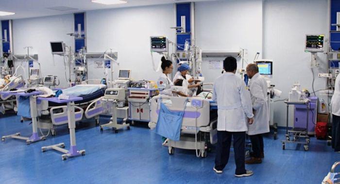 Un nuevo repunte de pacientes COVID-19 obliga a incrementar camas en hospital del IESS en Quito