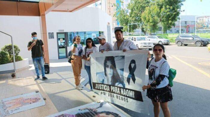 Familia de Naomi Arcentales protesta porque el fiscal, su expareja y principal sospechoso, retomó sus funciones