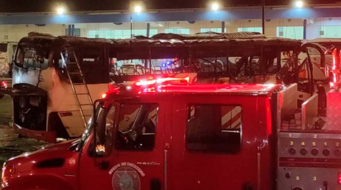 Un bus interprovincial se incendió en la Terminal de Manta