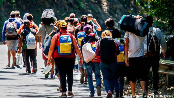 Ecuador y Colombia sugieren a Perú expulsar venezolanos por vía aérea hacia su país de origen