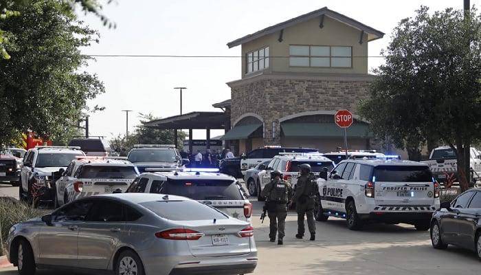 Un hombre mata a tiros a ocho personas en un centro comercial de Texas