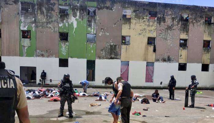 Reclamos por olores nauseabundos en la cárcel de Santo Domingo tras derrame de sangre
