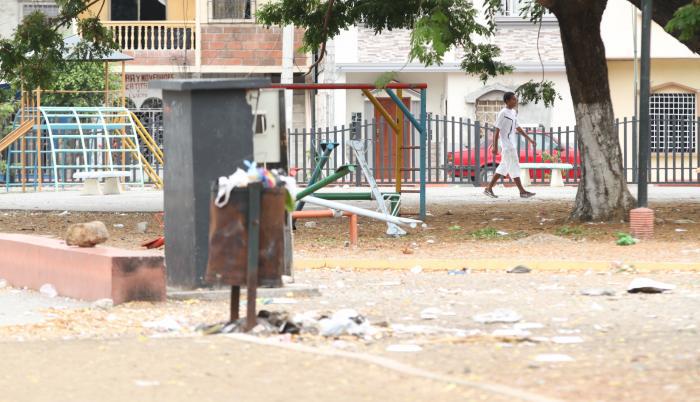 En el parque de Las Acacias, al sur de Guayaquil, se registró el asesinato de dos personas.