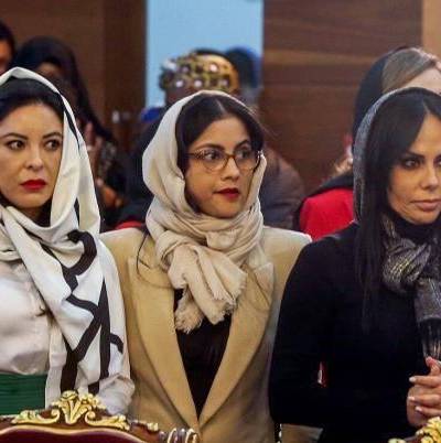De izquierda a derecha, Pamela Aguirre, Viviana Veloz, Marcela Holguín y Johana Ortiz, detrás, fueron las asambleístas que arribaron a Teherán a mediados de enero para acudir al Congreso Internacional de Mujeres Influyentes.