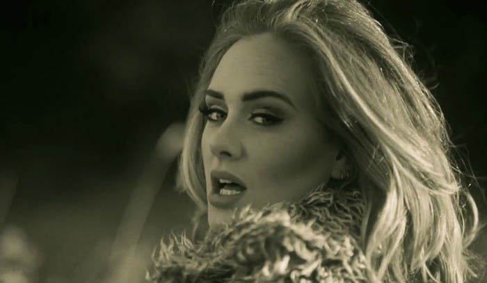 Adele sorprende con un moderno cambio de look