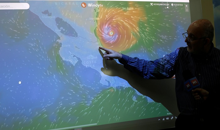 Huracán Otto perdió fuerza y degradó en tormenta tropical