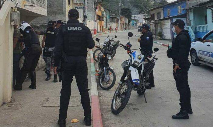 Inseguridad en Esmeraldas: escala de crímenes, patrulleros baleados y cárcel sin control