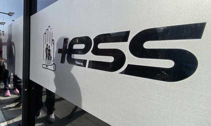 Condenan a prisión a una exfuncionaria del IESS por tráfico de influencias