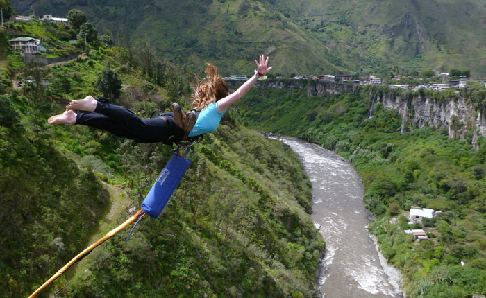 Baños suspende "Bungee Jumping" tras muerte de joven
