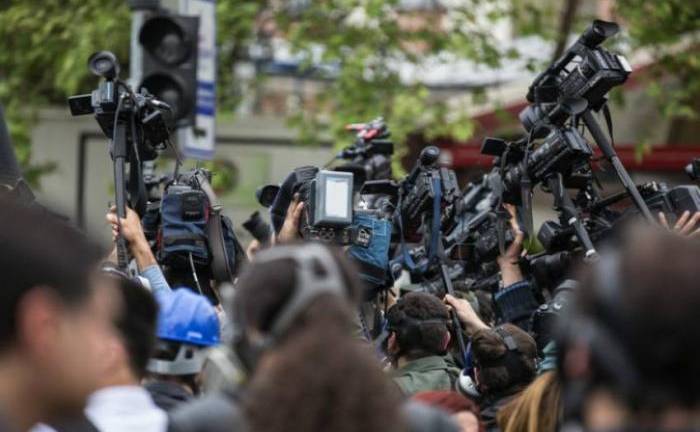 Amenazan a periodista del Diario Expreso: lanzan 'tumbacasas' afuera de su vivienda