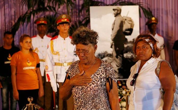 Largas colas y emoción en tributo al &quot;eterno&quot; Fidel