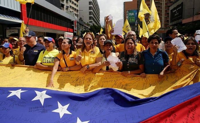 Diálogo para resolver crisis venezolana se enfría