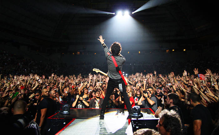 Barcelona invita a Green Day a la Noche Amarilla