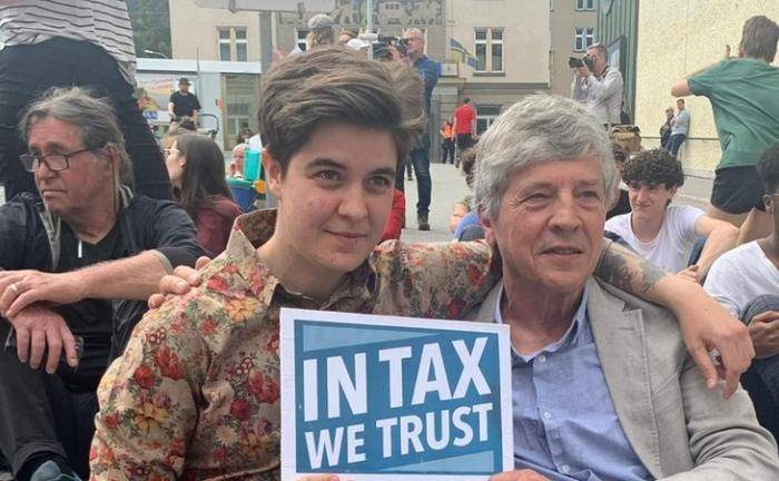 Los jóvenes herederos multimillonarios que quieren pagar más impuestos