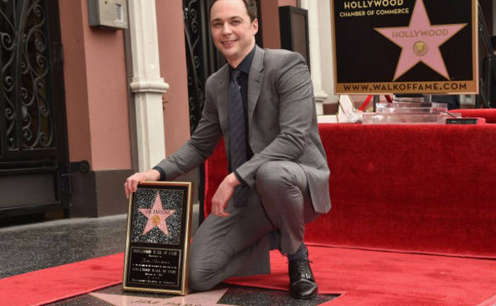 Actor de &quot;The Big Bang Theory&quot; recibe estrella en el Paseo de la Fama de Hollywood