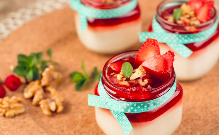 Aprende a preparar una deliciosa Panacota de yogurt y frutos rojos