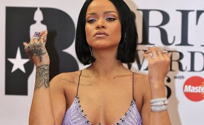 Un fanático sorprende a Rihanna al cantar un tema de ella