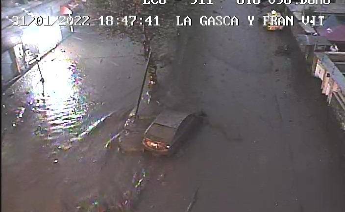 Aluvión deja al menos tres muertos, daños y apagones en Quito