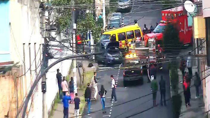 Accidente de tránsito dejó un fallecido y varios heridos en Quito.