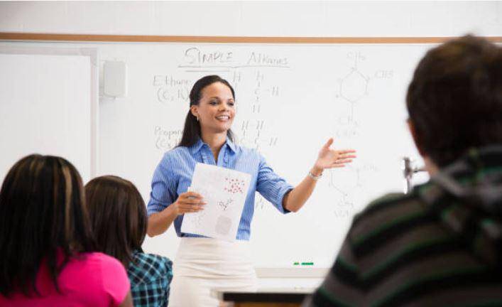 Faltan 4.000 docentes en Ecuador, según Ministerio de Educación
