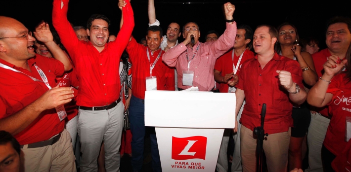 Liberales colombianos comienzan a votar a su candidato para elecciones 2018