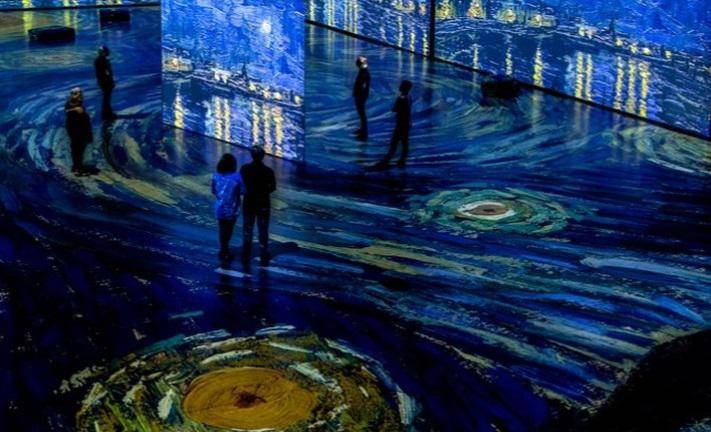 En Imagine Van Gogh, los lienzos cobran vida y el público entra literalmente en el mundo de los sueños del artista.