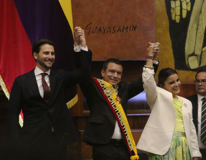 $!Toma de posesión con el presidente de la Asamblea Niels Olsen.
