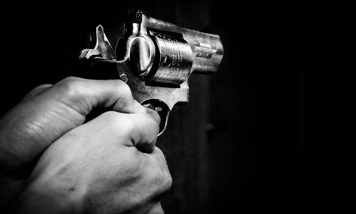 Asesinan a disparos a un hombre manabita al exterior de un condominio en Urdesa
