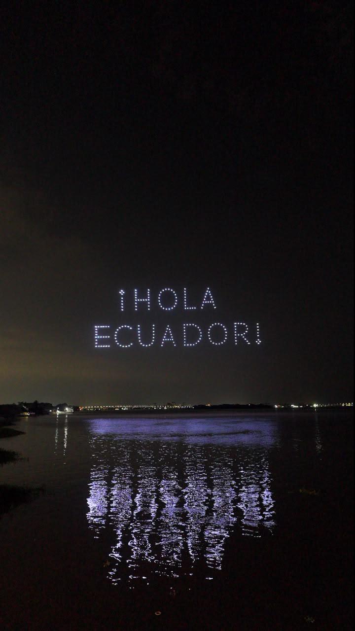 $!Tigo exhibió un show de drones sobre el río Guayas, desde Puerto Santa Ana.