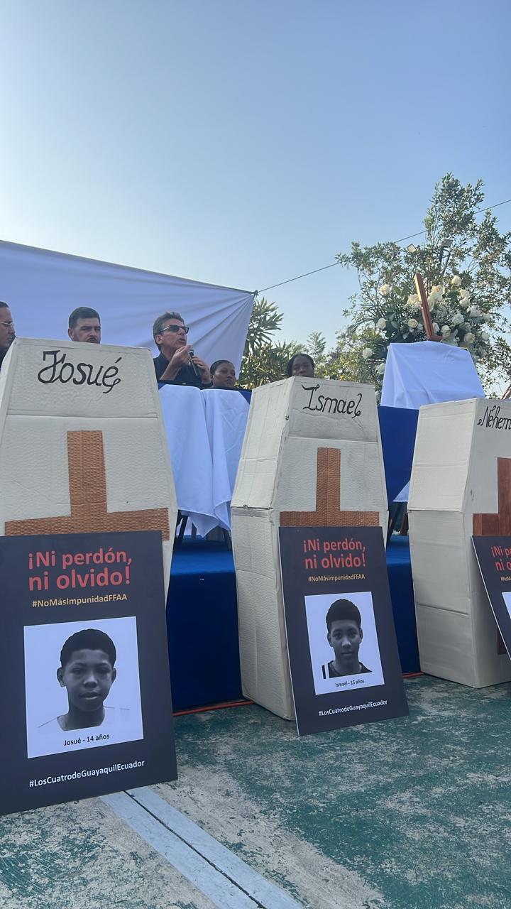 $!Aquiles Alvarez, alcalde de Guayaquil, ofreció disculpas a las familias de Las Malvinas.