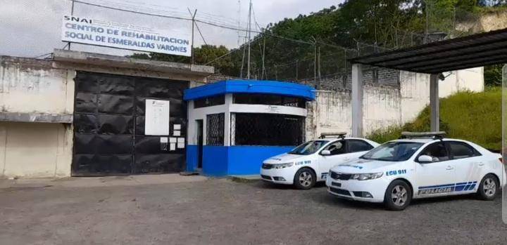 Trasladan a 124 presos de cárcel de Esmeraldas para prevenir actos violentos