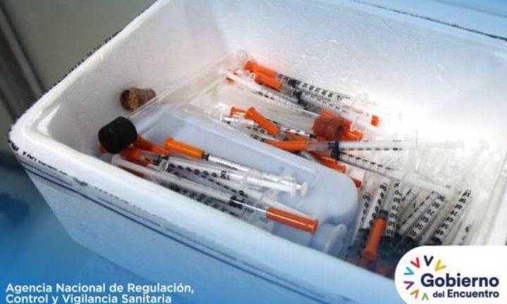 Dictan prisión por venta de vacunas falsas antiacovid en Manta; informe detalla el contenido de las jeringas
