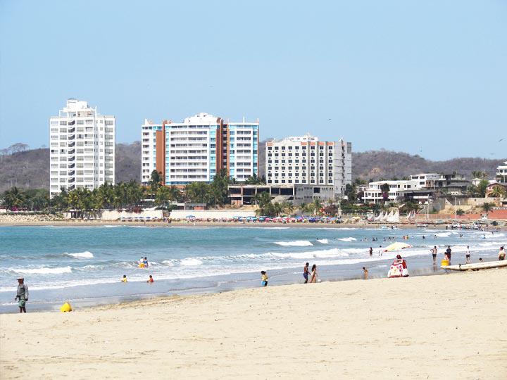 $!Villamil Playas es otro de los balnearios que recibe a gran cantidad de turistas que viajan desde Guayaquil; las reservas no llegan a los niveles del año pasado.