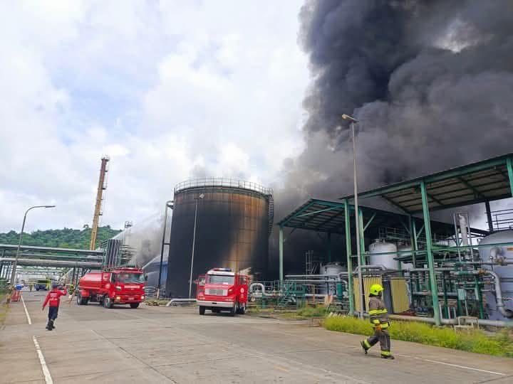 $!Incendio en la Refinería de Esmeraldas.