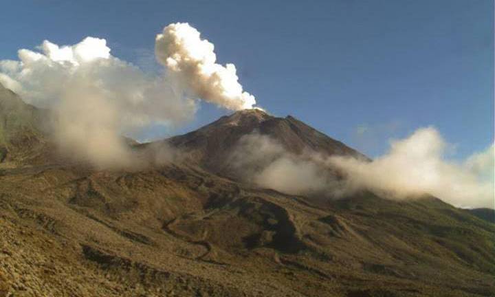 El volcán Reventador mantiene actividad &quot;alta&quot;