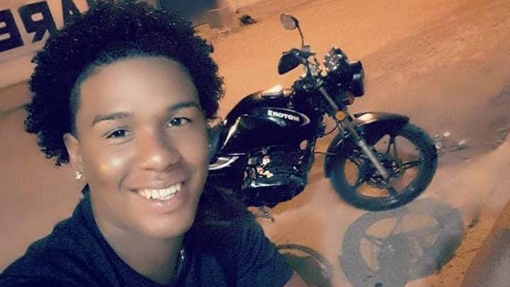 Asesinan a un familiar del exfutbolista Frickson Erazo en Esmeraldas: sujetos dispararon contra el joven en varias ocasiones