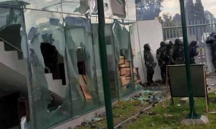 Matriz de la Contraloría en Quito fue vandalizada durante protestas