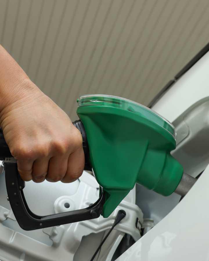 $!El incremento en la gasolina extra, ecopaís y el diésel bordea los 12 centavos por galón.