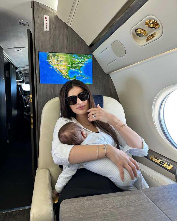 $!Marc Anthony y Nadia Ferreira revelan el rostro de su hijo después de 9 meses