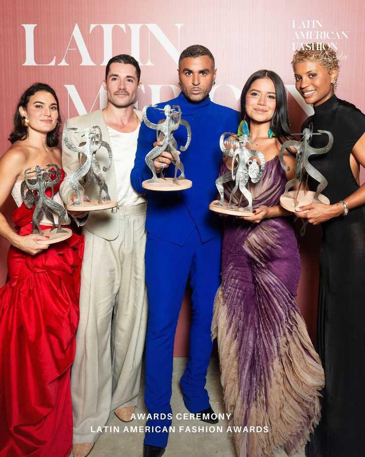 $!El jurado, presidido por Donatella Versace, destacó su aporte al diálogo entre moda y sostenibilidad.